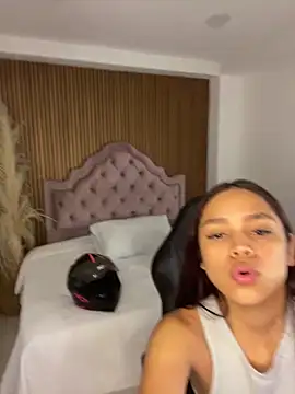 Snapshot of CarolineFyre chatting on June 2, 2026, 12:49 pm CarolineFyre online show from June 2, 2026, 12:49 pm