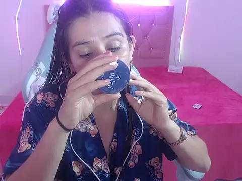 snowhot-69 online show from February 11, 2026, 12:32 am