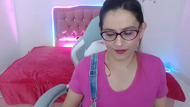 snowhot-69 online show from April 20, 2026, 8:39 am