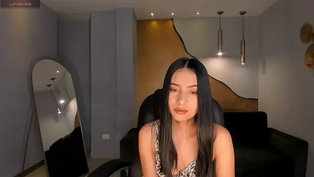 Snapshot of LucieMartin chatting on May 4, 2026, 7:39 pm LucieMartin online show from May 4, 2026, 7:39 pm