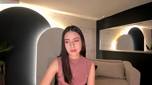 Snapshot of LucieMartin chatting on April 5, 2026, 5:30 pm LucieMartin online show from April 5, 2026, 5:30 pm