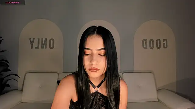 Snapshot of LucieMartin chatting on May 1, 2026, 7:41 pm LucieMartin online show from May 1, 2026, 7:41 pm