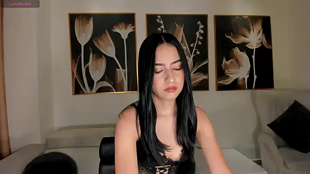 Snapshot of LucieMartin chatting on April 19, 2026, 11:44 am LucieMartin online show from April 19, 2026, 11:44 am