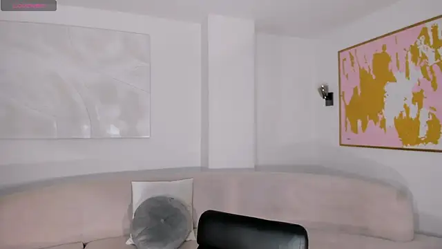 Snapshot of LucieMartin chatting on March 27, 2026, 8:32 pm LucieMartin online show from March 27, 2026, 8:32 pm