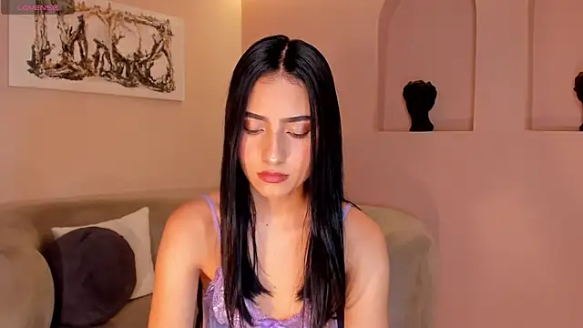 Snapshot of LucieMartin chatting on April 13, 2026, 7:29 pm LucieMartin online show from April 13, 2026, 7:29 pm