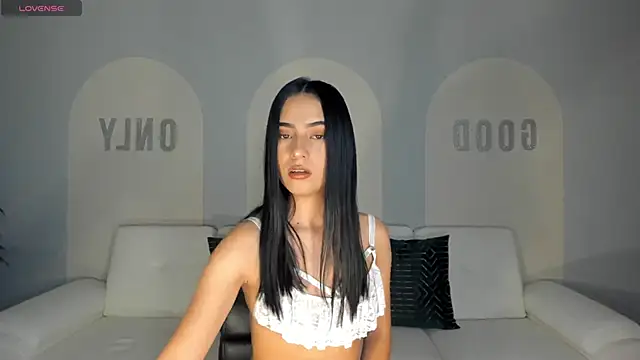 Snapshot of LucieMartin chatting on April 29, 2026, 7:31 pm LucieMartin online show from April 29, 2026, 7:31 pm