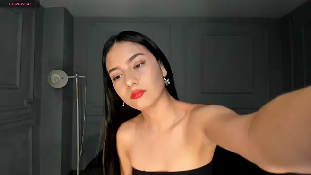 Snapshot of LucieMartin chatting on March 14, 2026, 7:09 pm LucieMartin online show from March 14, 2026, 7:09 pm