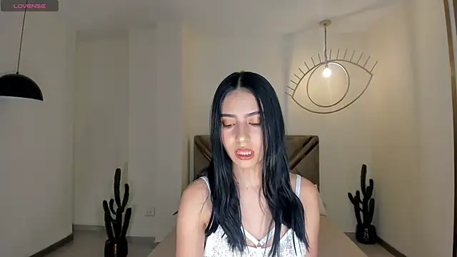 Snapshot of LucieMartin chatting on April 21, 2026, 7:31 pm LucieMartin online show from April 21, 2026, 7:31 pm