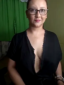 Snapshot of LuciaMiilf chatting on March 29, 2026, 5:25 pm LuciaMiilf online show from March 29, 2026, 5:25 pm