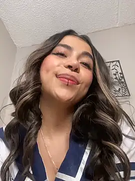 loveegirll1 online show from February 3, 2026, 6:33 am