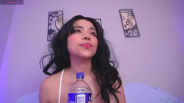 loveegirll1 online show from April 29, 2026, 2:49 am