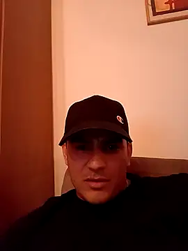 Riccardozz online show from May 1, 2026, 1:32 am