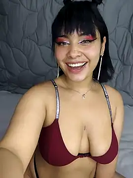 zoe love18 online show from April 10, 2026, 3:57 am