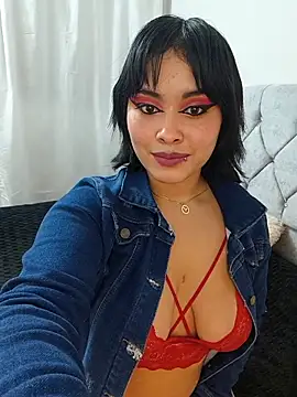 zoe love18 online show from May 2, 2026, 5:01 am