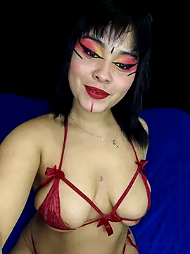zoe love18 online show from April 6, 2026, 3:57 am