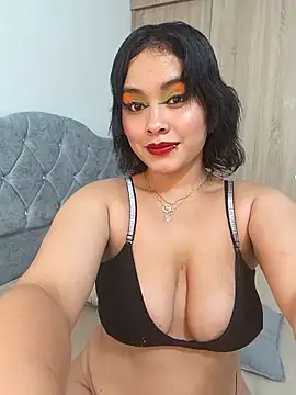 zoe love18 online show from May 5, 2026, 4:37 am