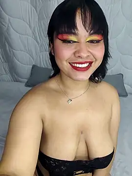 zoe love18 online show from April 13, 2026, 4:27 am