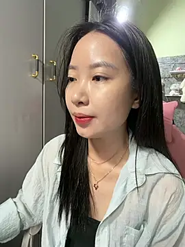 Snapshot of Linne6789 chatting on May 10, 2026, 3:32 am Linne6789 online show from May 10, 2026, 3:32 am