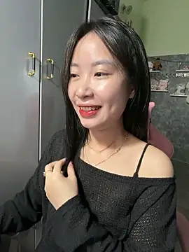 Snapshot of Linne6789 chatting on May 7, 2026, 5:01 am Linne6789 online show from May 7, 2026, 5:01 am