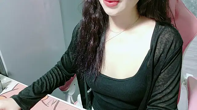 Snapshot of Linne6789 chatting on June 13, 2026, 4:05 pm Linne6789 online show from June 13, 2026, 4:05 pm