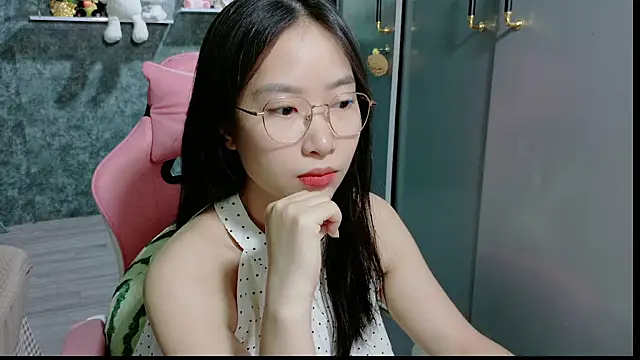 Snapshot of Linne6789 chatting on June 5, 2026, 6:52 am Linne6789 online show from June 5, 2026, 6:52 am