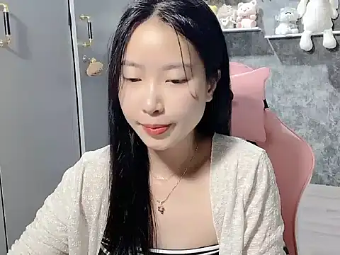 Linne6789 online show from April 24, 2026, 3:03 pm