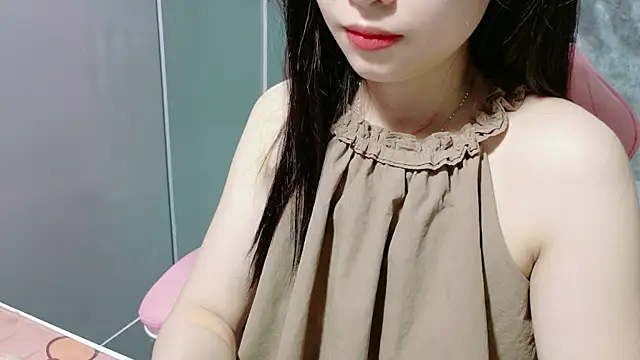 Snapshot of Linne6789 chatting on June 12, 2026, 3:32 pm Linne6789 online show from June 12, 2026, 3:32 pm