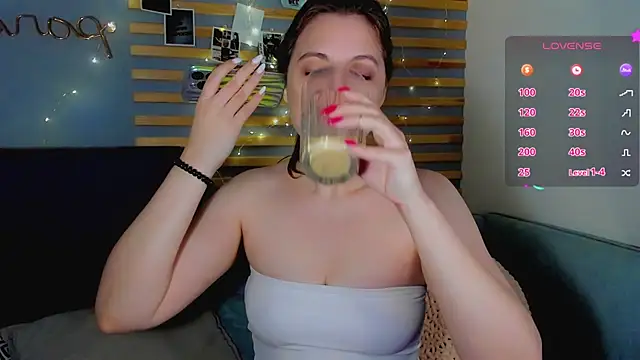 Snapshot of Alice_Wanderr chatting on March 11, 2026, 1:54 am Alice Wanderr online show from March 11, 2026, 1:54 am