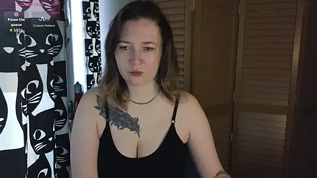 Snapshot of Ozalin_ chatting on June 17, 2026, 8:14 am Ozalin online show from June 17, 2026, 8:14 am