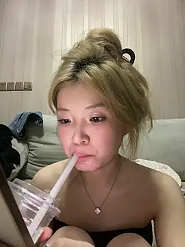 Snapshot of Rabbit-15 chatting on June 16, 2026, 12:27 pm Rabbit-15 online show from June 16, 2026, 12:27 pm