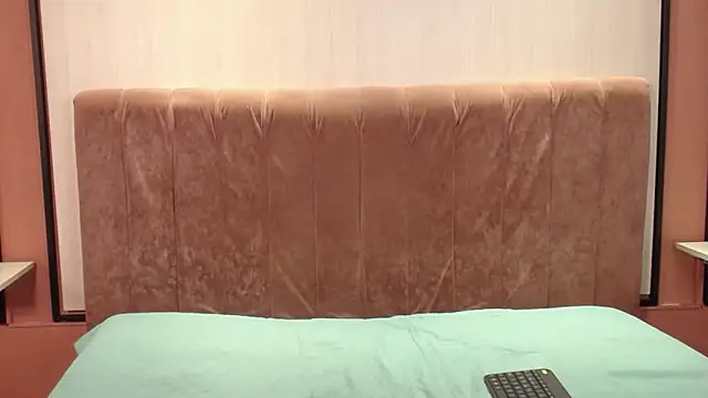 HannaWen  online show from February 8, 2026, 9:12 pm