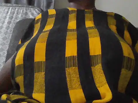 Honeybloom1 online show from February 11, 2026, 7:36 pm