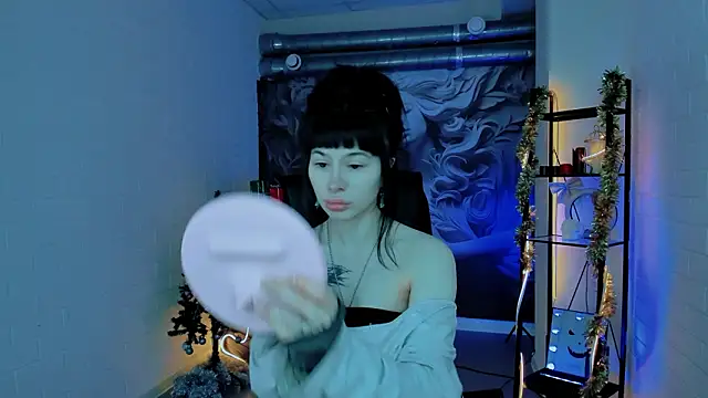 HollyDennis online show from February 3, 2026, 9:14 am