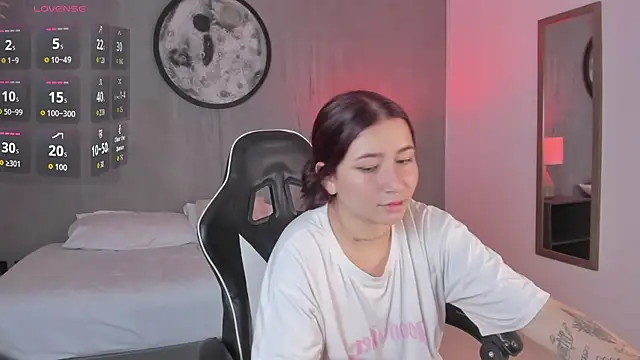 charlottee27  online show from March 1, 2026, 7:52 am