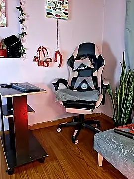 kenia thompsom01 online show from February 23, 2026, 11:05 pm