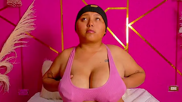 auroravalentina771 online show from February 4, 2026, 12:11 pm