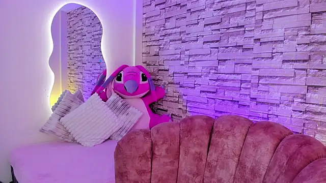 Snapshot of Elarossie chatting on March 8, 2026, 7:39 pm Elarossie online show from March 8, 2026, 7:39 pm