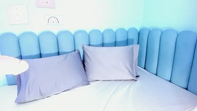 nicolle boobies online show from February 6, 2026, 8:05 pm