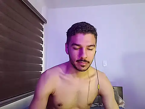 Snapshot of _s33bas chatting on April 13, 2026, 12:42 pm s33bas online show from April 13, 2026, 12:42 pm