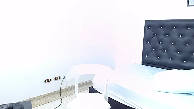 Snapshot of celestebell_ chatting on March 10, 2026, 4:55 pm celestebell online show from March 10, 2026, 4:55 pm