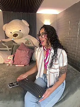 Snapshot of Magic_ivone chatting on March 19, 2026, 11:43 am Magic ivone online show from March 19, 2026, 11:43 am