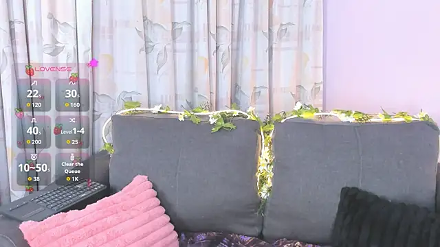 Snapshot of Sylvara_bx chatting on July 4, 2026, 12:21 pm Sylvara bx online show from July 4, 2026, 12:21 pm