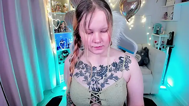 AnnieVibe online show from February 15, 2026, 6:07 pm