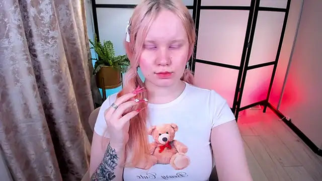 AnnieVibe online show from April 18, 2026, 5:37 pm