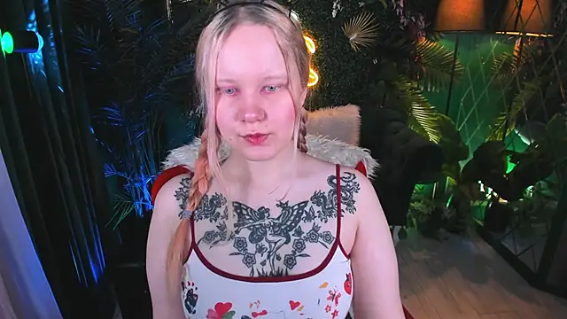 AnnieVibe online show from April 28, 2026, 5:39 pm