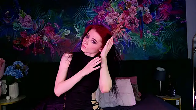 Snapshot of NicoleLuxe chatting on July 18, 2026, 5:43 pm NicoleLuxe online show from July 18, 2026, 5:43 pm