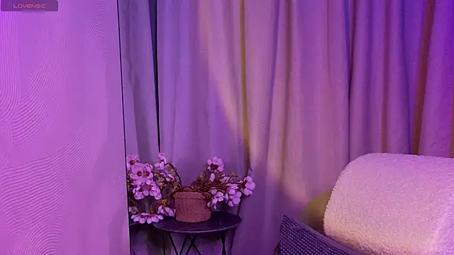 NicoleLuxe online show from March 1, 2026, 5:57 pm