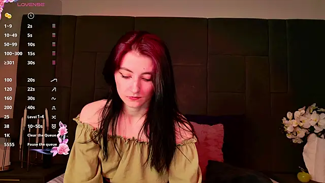 NicoleLuxe online show from April 29, 2026, 6:14 pm