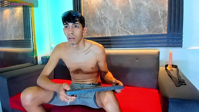 Snapshot of biig_boy chatting on May 6, 2026, 7:40 pm biig boy online show from May 6, 2026, 7:40 pm