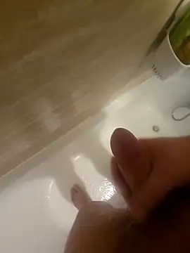 Snapshot of Aaandrew222222 chatting on February 8, 2026, 12:08 am Aaandrew222222 online show from February 8, 2026, 12:08 am